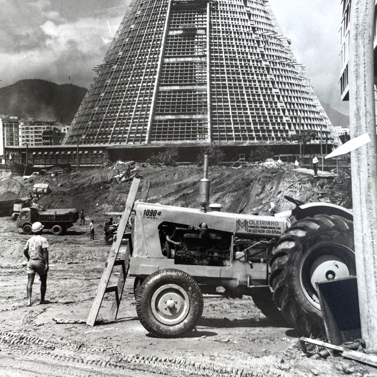 Frota Moleirinho em obra histórica da Catedral do Rio de Janeiro, década de 1960